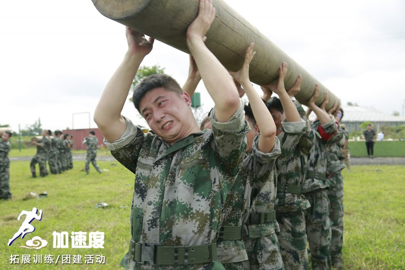 扛圓木(mù).jpg